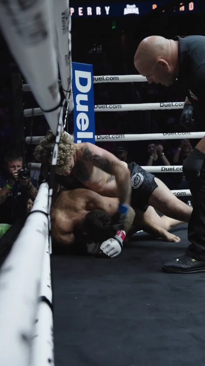 The finish, from beside the ring