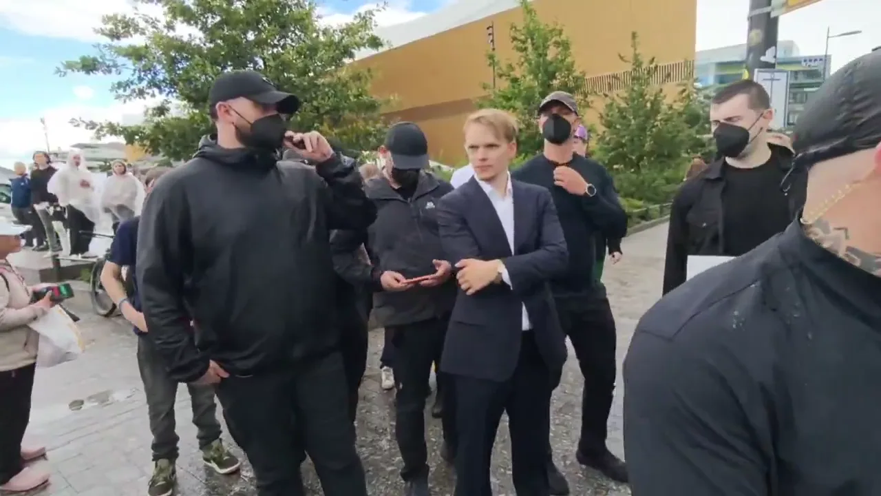 Face to face with the black bloc
